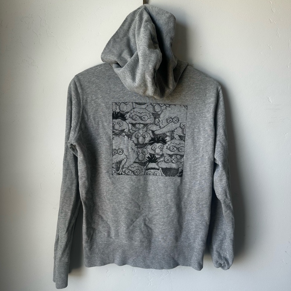Kaws x Sesame Street Uniqlo Hoodie size XS
